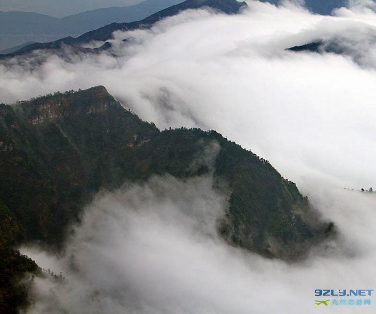 四川雅安：牛背山上观云海