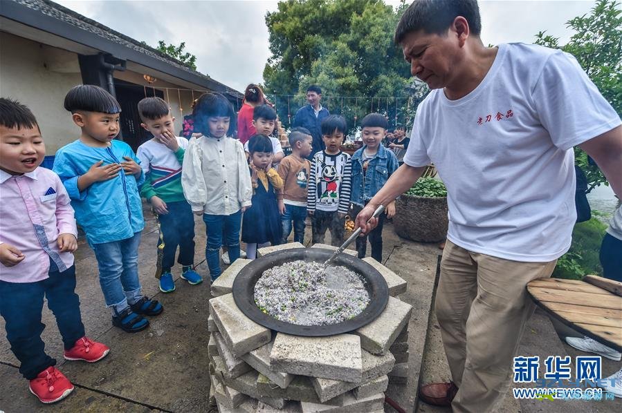 浙江杭州塘栖古镇丁山河村“民俗迎立夏”