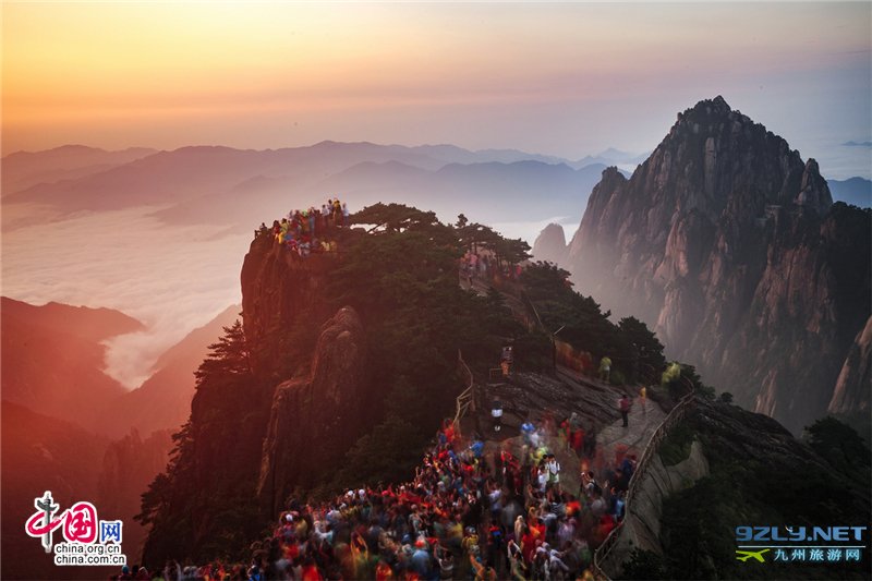 黄山晨曦：变化莫测的云海