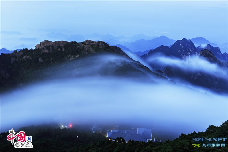 黄山晨曦：变化莫测的云海