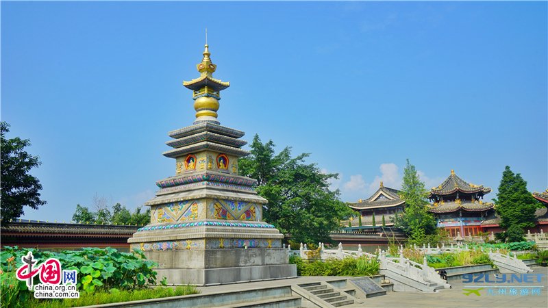 峨眉山下的大佛禅院：身居闹市却置身世外