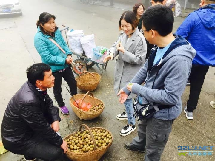 河南南召：长假第六天 五朵山服务不减 游客热情不减