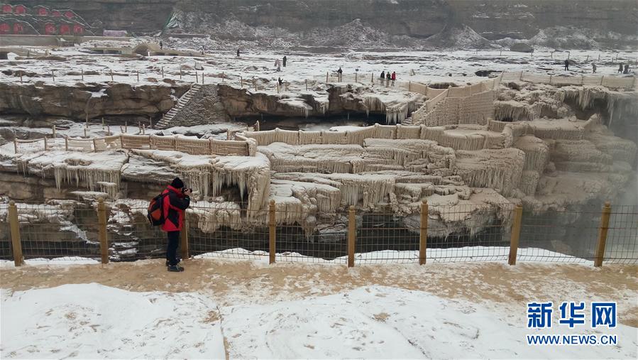 山西省临汾：壶口瀑布迎降雪