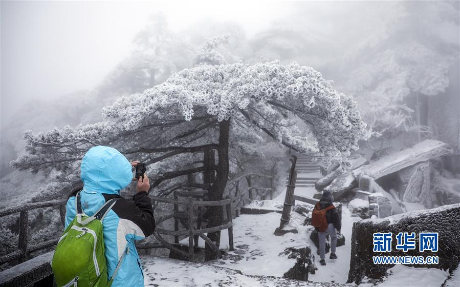 安徽黄山：喜迎今冬首场降雪