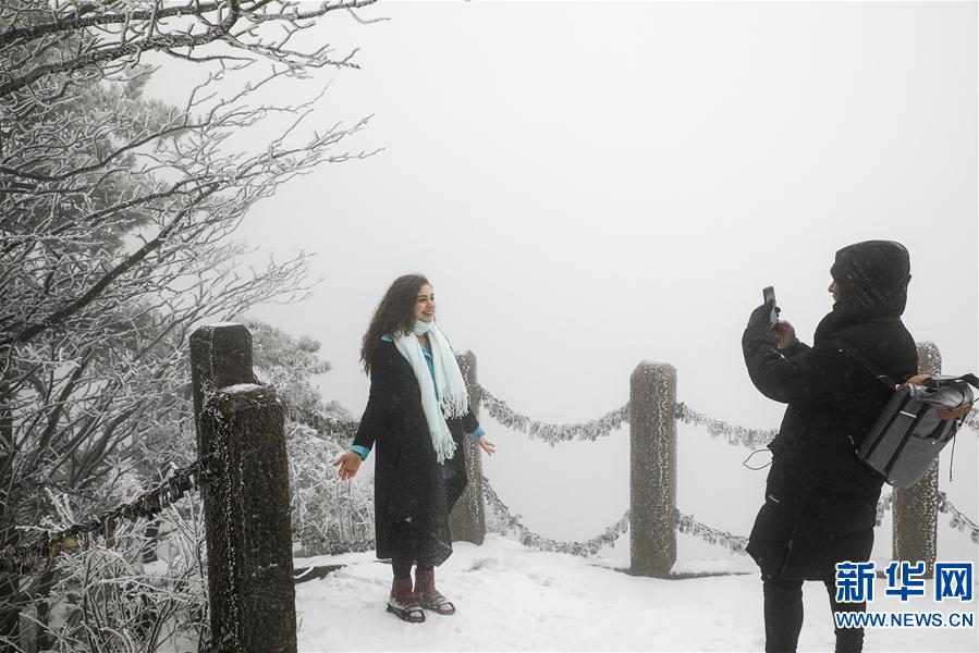 安徽黄山：喜迎今冬首场降雪