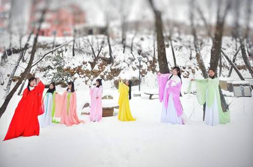 河南方城：七峰山滑雪场正式开园 七峰雪后奇景等你来赏