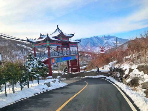 河南方城：七峰山滑雪场正式开园 七峰雪后奇景等你来赏