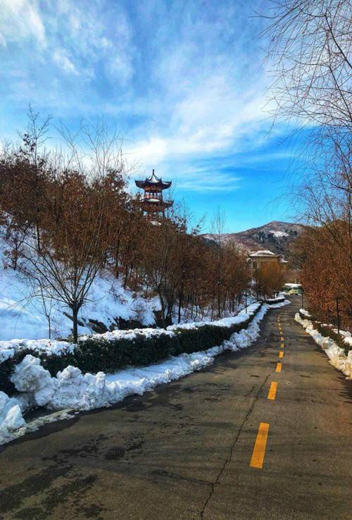 河南方城：七峰山滑雪场正式开园 七峰雪后奇景等你来赏