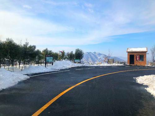 河南方城：七峰山滑雪场正式开园 七峰雪后奇景等你来赏