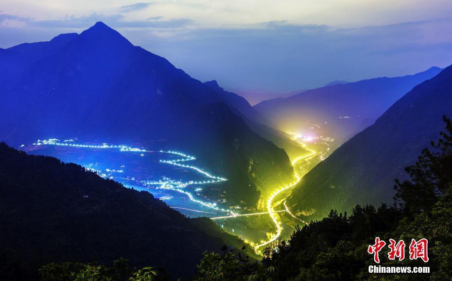 湖北兴山：“三峡水上公路”夜色阑珊