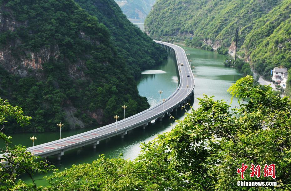 湖北兴山：“三峡水上公路”夜色阑珊