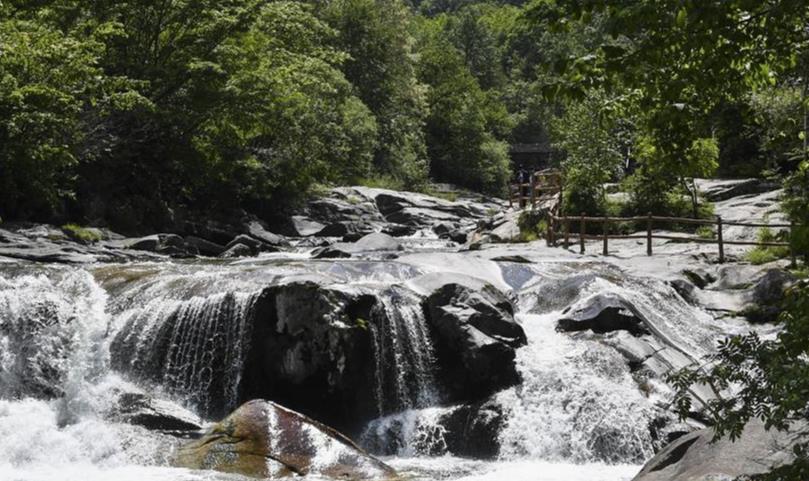 陕西：秦岭主峰太白山南麓太白县黄柏塬镇秦岭腹地小江南